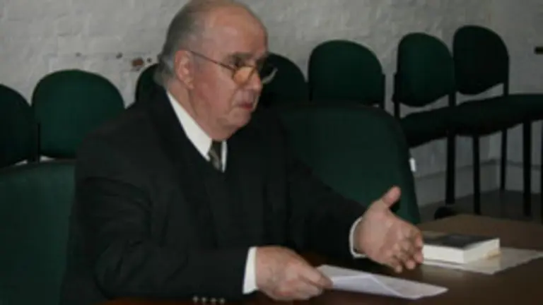  Manuel Losa, durante la conferencia que pronunci&oacute; en el Patronato da Cultura Galega en Montevideo.