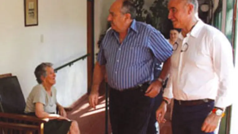 Santiago Camba, durante una visita al Hogar Gallego Domselaar, en Argentina, el pasado a&ntilde;o. 