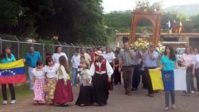  En procesión Nuestra Señora de Las Nieves fue llevada a su oratorio.