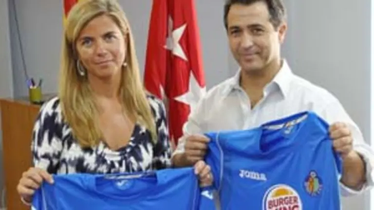  Víctoria Cristóbal y José Luis Beato, durante la reunión. 