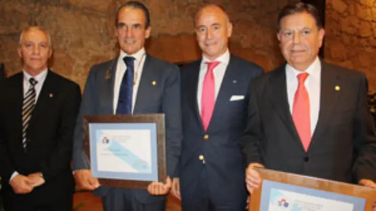  Manuel Fern&aacute;ndez Quevedo, Mario Conde, Santiago Camba y Alfredo Canteli, el pasado domingo en Oviedo.