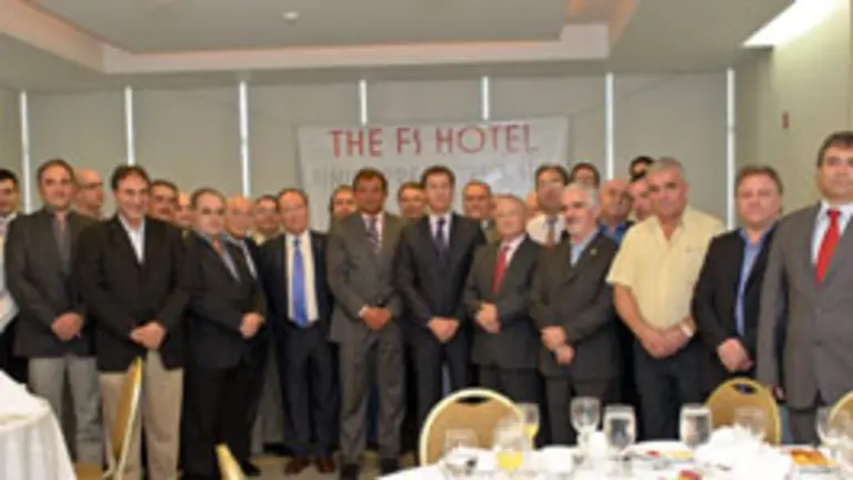 Feij&oacute;o mantuvo un encuentro con empresarios gallegos antes de inaugurar el Foro Galicia-Panam&aacute;.