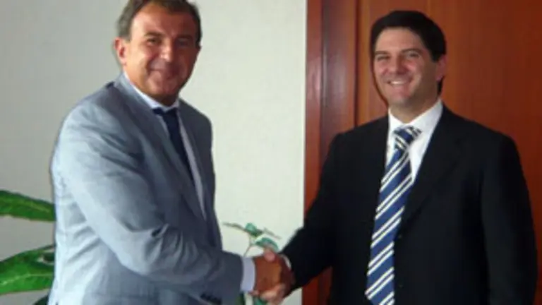  Javier Guerra saluda a Jaime Gonz&aacute;lez Aguad&eacute;.