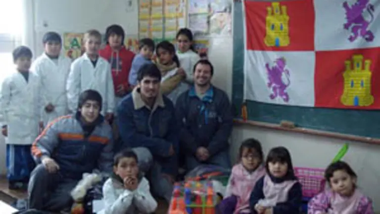  Los niños de la Escuela Rural y el Jardín, en Calderón, fueron los beneficiados por la iniciativa de la Subcomisión de Jóvenes por el ‘Día del Niño’.