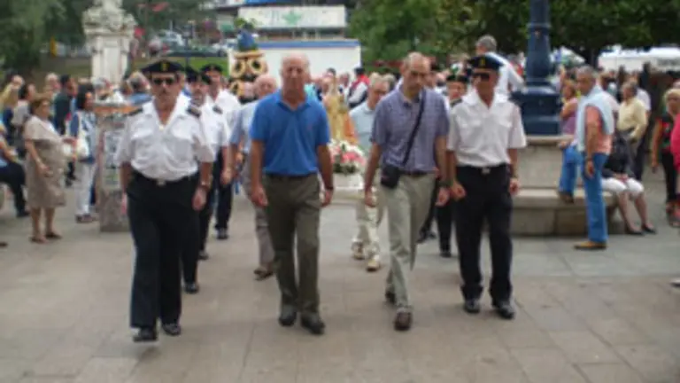  &lsquo;La Santina&rsquo; es llevada en procesi&oacute;n por las calles de Santander.