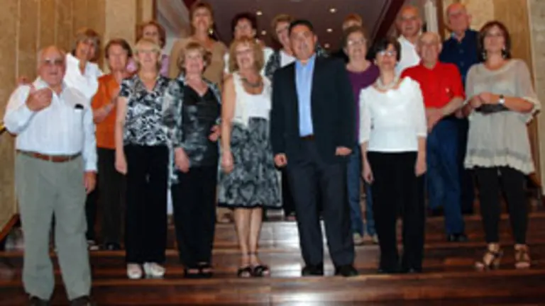  Marcos Martínez, con los participantes en el programa 'Añoranza'.