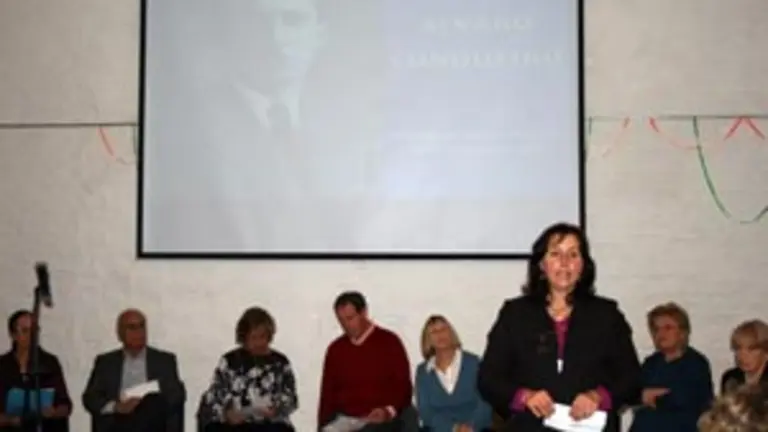  Ana Lorenzo coment&oacute; aspectos de la vida del escritos mindoniense.