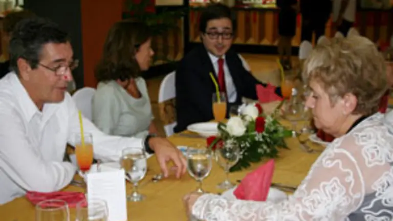  El embajador de España, Manuel Cacho –1º por la izda.–, asistió a la gala.