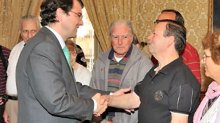 Fernández Mañueco saludo a los emigantes salmantinos.  