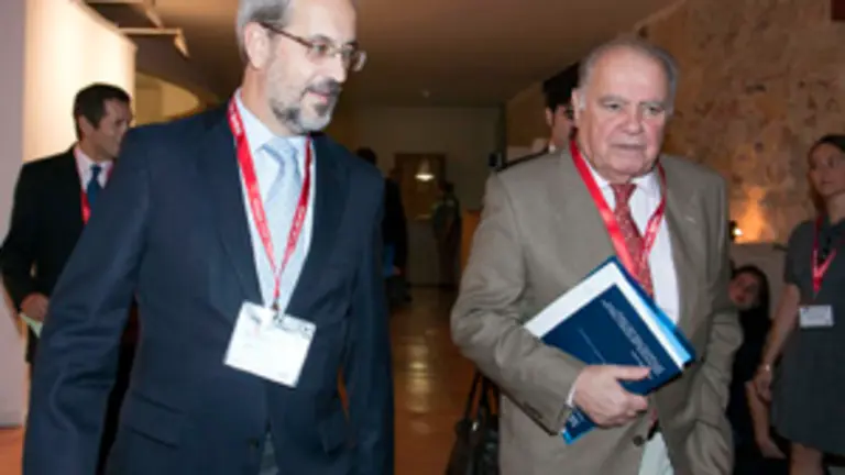  El rector Daniel Hernández Ruipérez y el secretario general Iberoamericano, Enrique Iglesias.