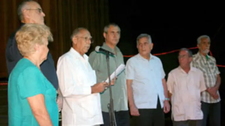  Sergio Rabanillo, junto a presidentes de sociedades encabezó el Día de la Hispanidad.
