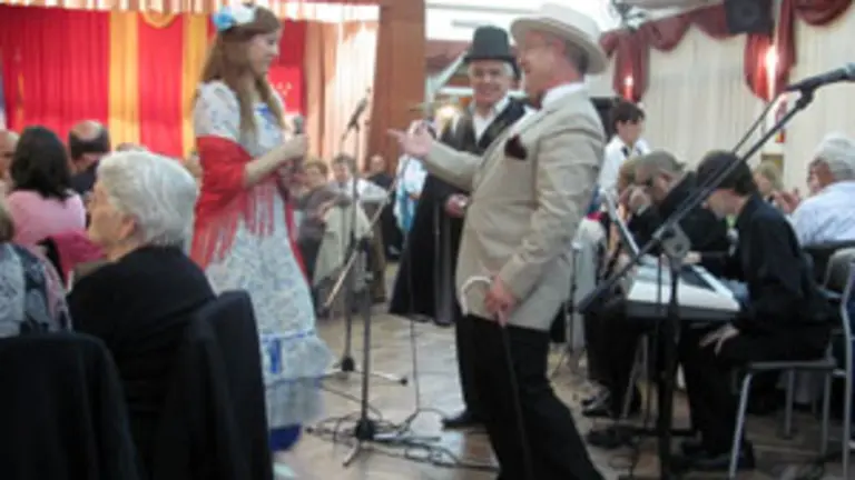  Integrantes del grupo de Zarzuela durante el festejo.