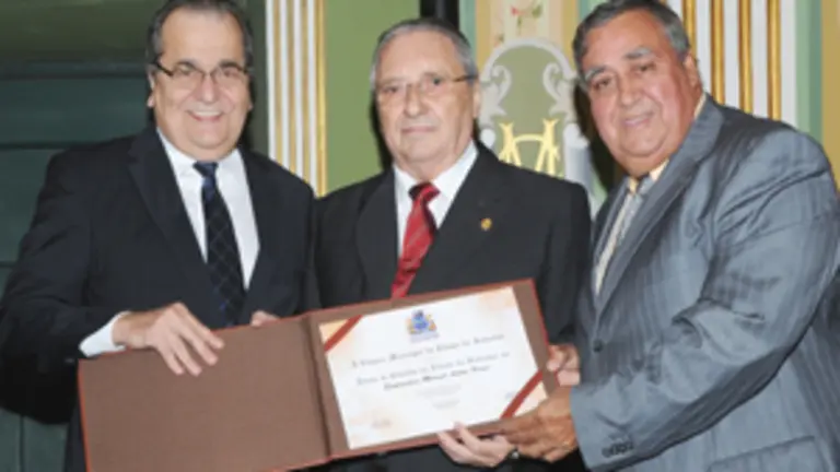  Antas Fraga, en el momento de recibir el t&iacute;tulo honor&iacute;fico.