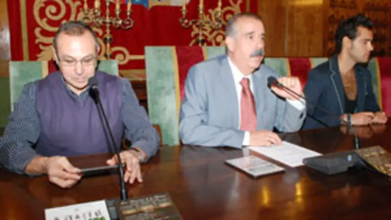  El diputado José Luis Bermúdez, durante la presentación de nuevo recurso cultural.