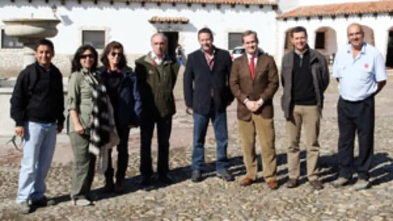  La delegación chilena, durante la visita a una de las fincas experimentales del Imidra.