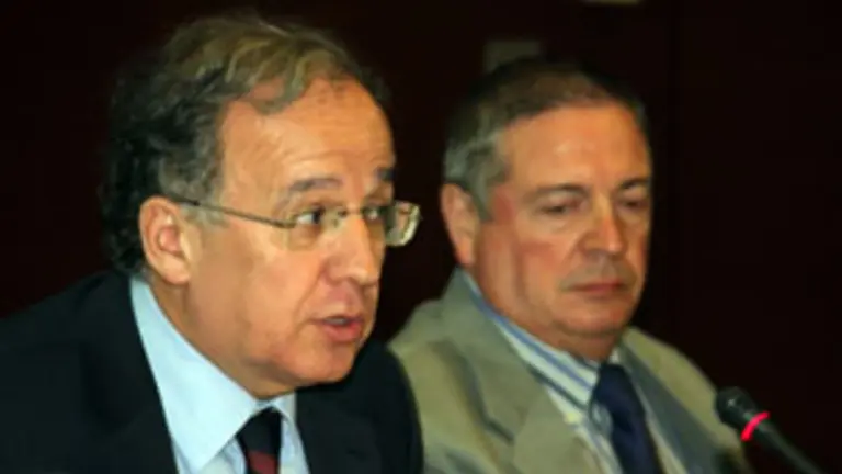  Guillermo Echenique y Julián Celaya, durante la sesión inaugural. 