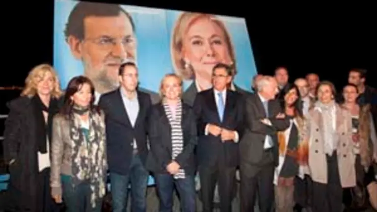  Mercedes Fern&aacute;ndez, junto al resto de candidatos del PP asturiano, en la apertura de la campa&ntilde;a.