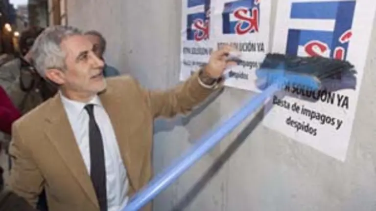  El primer candidato de IU de Asturias al Congreso de los Diputados, Gaspar Llamazares, ha iniciado la campa&ntilde;a para las elecciones generales del 20-N en una &ldquo;situaci&oacute;n de emergencia&rdquo; por el alto &iacute;ndice de desempleo registrado. En un acto celeb