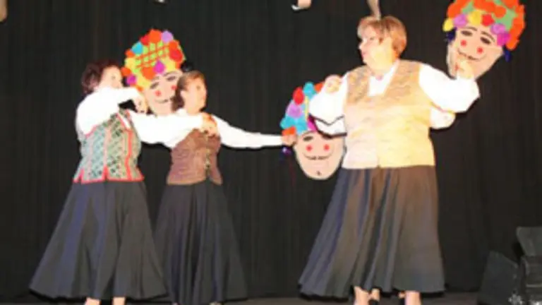  Actuaci&oacute;n del grupo Raigames.