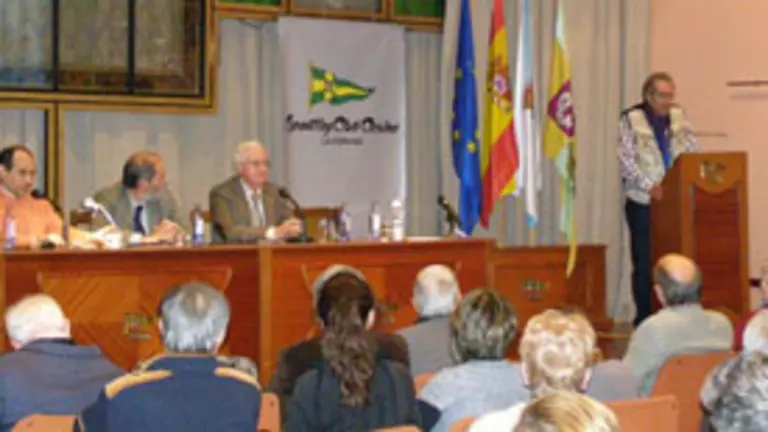  Avelino Abajo, Jesús Celemín, Juan José Medín y el conferenciante Tomás Nestor Martínez.