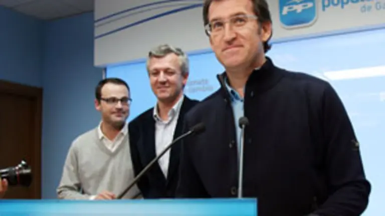  Feij&oacute;o, acompa&ntilde;ado por Rueda, compareci&oacute; ante los medios en la noche electoral.