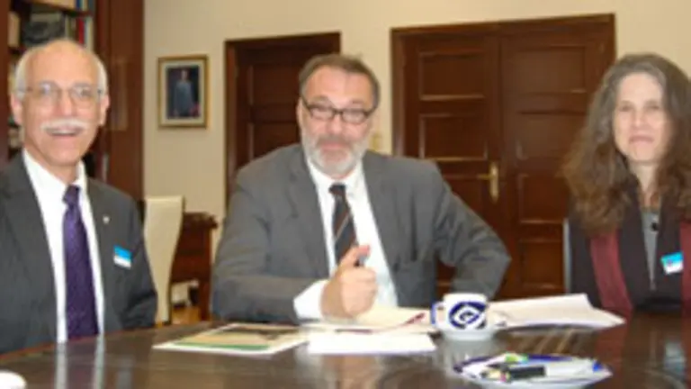  El conselleiro de Cultura e Turismo, Roberto Varela, se reuni&oacute; con el profesor George Greenia en San Caetano.