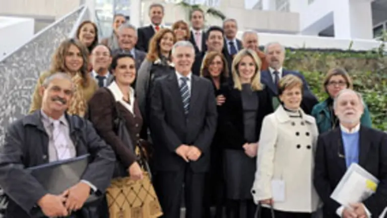  Francisco Menacho, con los participantes en el Pleno del Consejo de Comunidades Andaluzas.