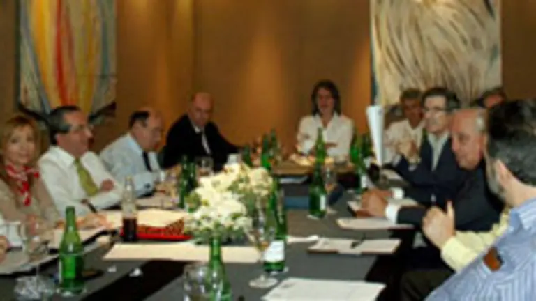  Un momento de la reuni&oacute;n de los presidentes de asociaciones de empresarios.