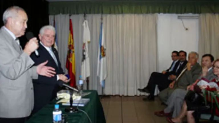  V&aacute;zquez Porteme&ntilde;e, durante su intervenci&oacute;n en el Colegio Santiago Ap&oacute;stol. 