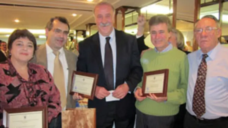  Vicente del Bosque, junto a los participantes en la X Semana Cultural de la Casa de Salamanca en Madrid.