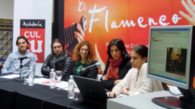  M&ordf; &Aacute;ngeles Carrasco, en el centro, durante la presentaci&oacute;n de la web &lsquo;Flamencos por el mundo&rsquo;.