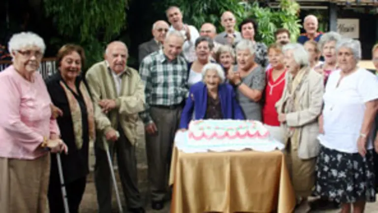  Los emigrantes leoneses festejaron su día.