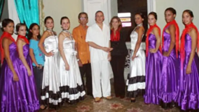  Ronald P&eacute;rez, junto al Ballet Espa&ntilde;ol en la inauguraci&oacute;n del proyecto.