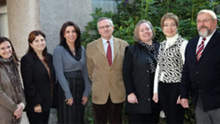  Miguel &Aacute;ngel Santos &ndash;en el centro&ndash;, acompa&ntilde;ado por los directores de los diferentes grupos de investigaci&oacute;n.