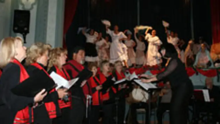 La profesora Liliana Montiel, durante la celebración navideña en el Centro Salamanca. 