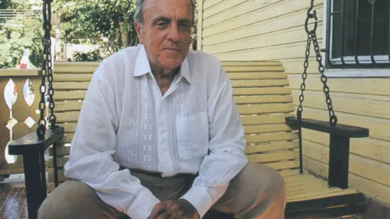  Manuel Fraga visit&oacute; en 1998 la casa de Manat&iacute; (Cuba) donde residi&oacute; con sus padres siendo ni&ntilde;o.