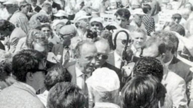  El presidente gallego, con  los asistentes al I &lsquo;Encontro da Galeguidade&rsquo;. 