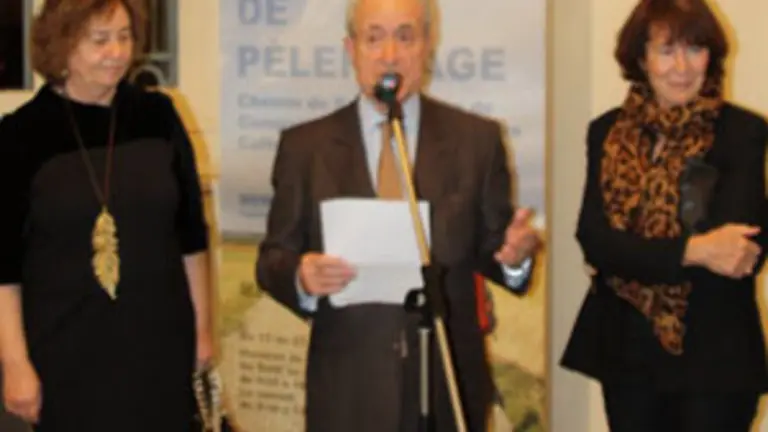   Camino Triguero, Jean Tiberi y Adeline Rucquoi, durante la presentaci&oacute;n. 