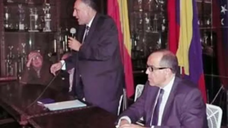  Cándido Padrón, durante su intervención en el HCV. 