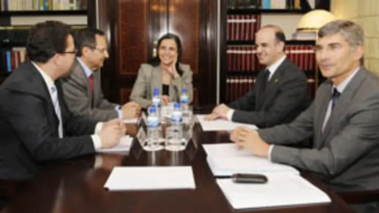  Pilar Rojo presidi&oacute; la reuni&oacute;n de la Comisi&oacute;n Permanente de Coprepa en la Casa de Galicia en Madrid.