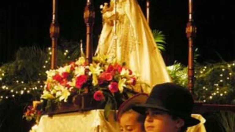 En la celebración del pasado año, los niños fueron los custodios de la Virgen durante la misa que se celebró en el HCV en honor a la Candelaria. 