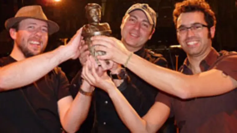  Eoghan Neff, Anxo Lorenzo y Luìs Peixoto con la estatuilla Eversteiner.