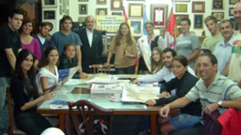  Un momento de la inauguración del Punto de Información Turística en el Centro Castilla de Mar del Plata.
