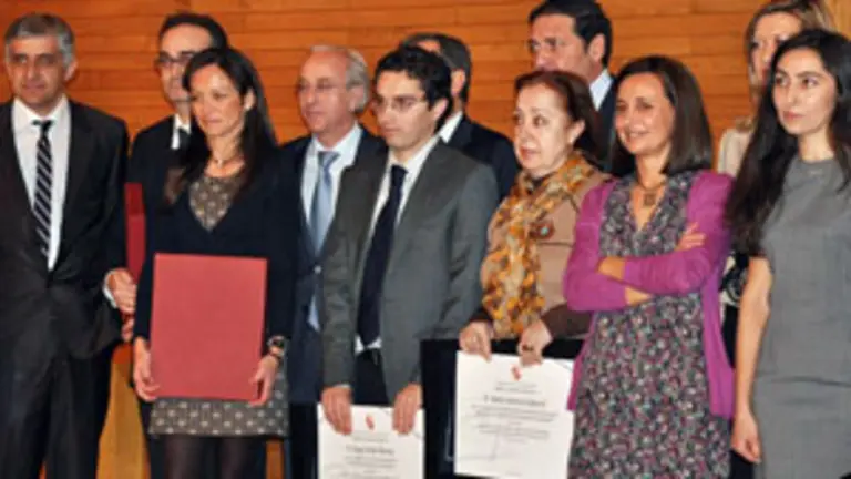 María de Diego -segunda por la izda.- recogió el premio.  