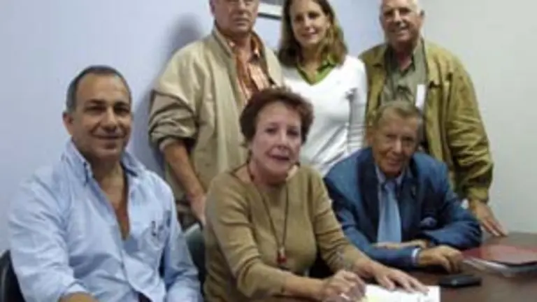  Javier P&eacute;rez Parejo, Carmen &Aacute;lvarez de Renda, Juan A. Oti Loza &ndash;sentados&ndash;, Jos&eacute; Monteagudo Sieiro, Jacqueline Tac&oacute;n G&oacute;mez y Jes&uacute;s Tac&oacute;n S&aacute;nchez &ndash;de pie&ndash;.