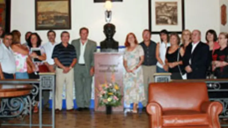 El presidente Torres, junto a otros directivos, durante el acto. 