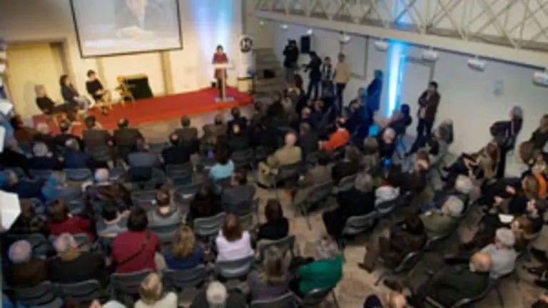  Numerosas personas acudieron al homenaje en el Museo do Pobo Galego. 