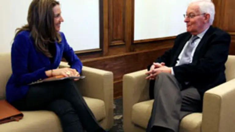 Alicia García y Víctor García de la Concha, durante el encuentro. 