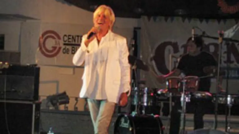 Un momento de la actuaci&oacute;n de Sergio Denis.