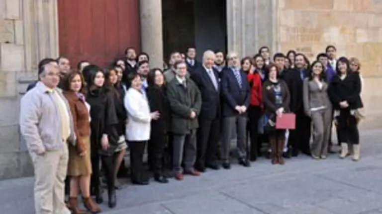  Foto de grupo con los estudiantes participantes en el Programa de Perfeccionamiento de Profesionales de la Educación.